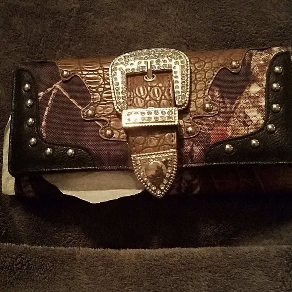 camo wallet